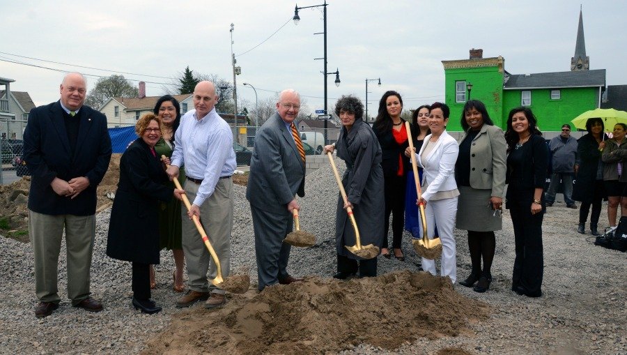 El Pilon Ground Breaking